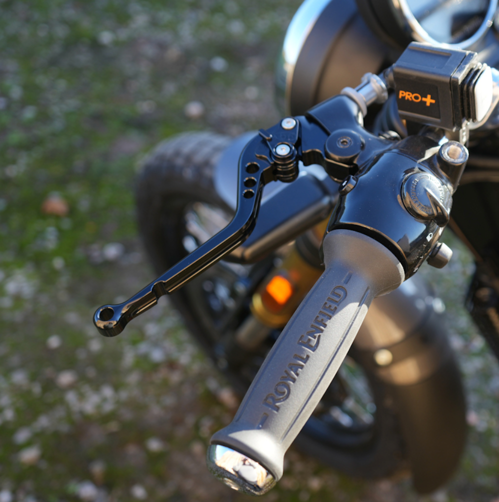 LEVIERS RÉGLABLES (PAIRE) NOIRS – BEAR 650