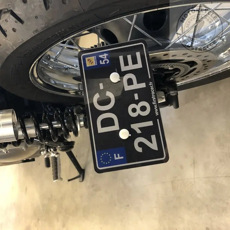 Porte plaque latéral + éclairage de plaque Triumph Firstracer
