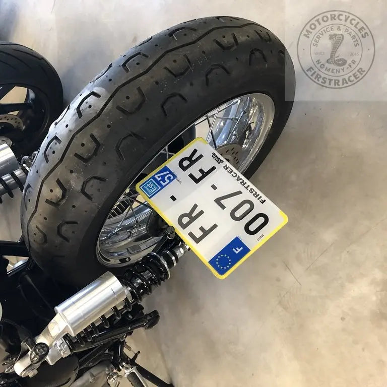 Porte plaque latéral + éclairage de plaque Triumph Firstracer