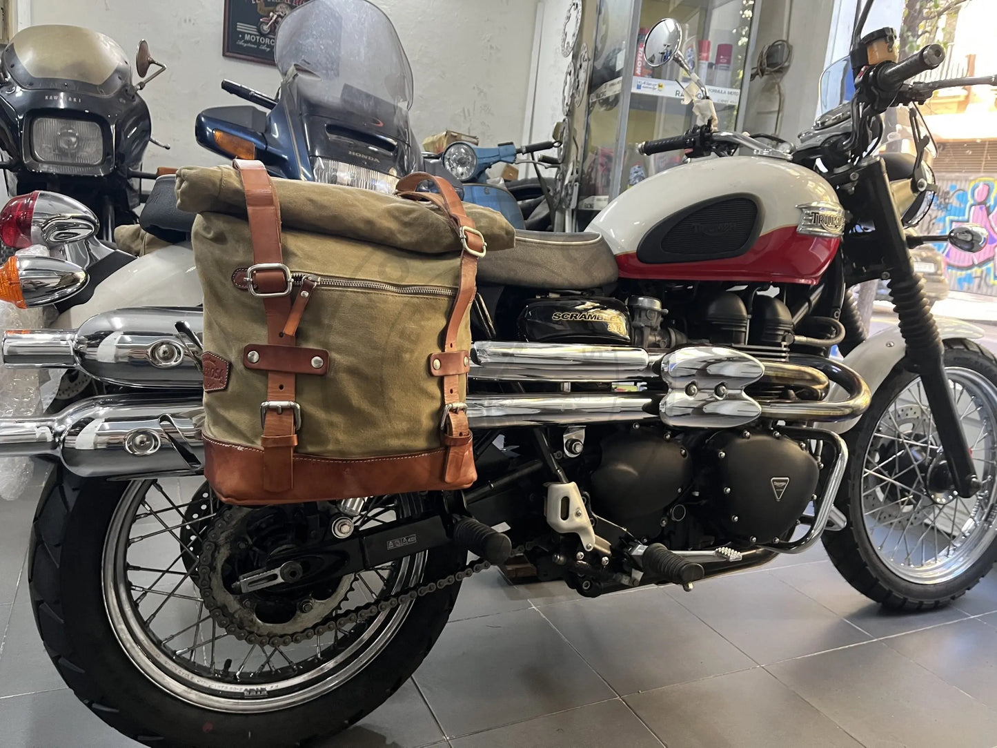 Supports de sacoches noir satiné Poderosa – Triumph Scrambler 900 (jusqu’à 2015) – Gauche + Droite Firstracer