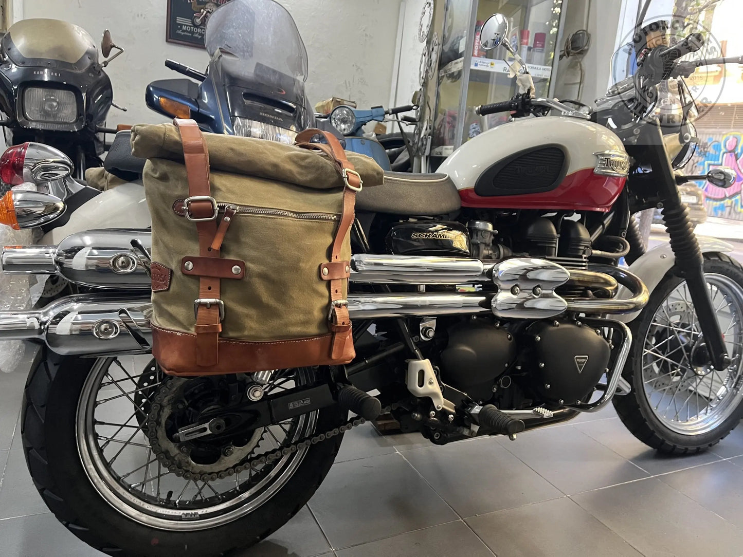 Supports de sacoches noir satiné Poderosa – Triumph Scrambler 900 (jusqu’à 2015) – Gauche + Droite Firstracer