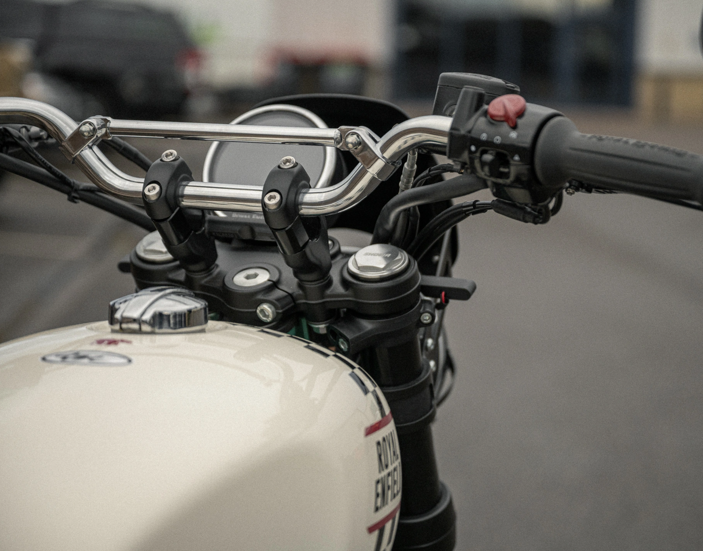 Rehausses de guidon TEC CNC aluminium 30 mm – Royal Enfield Bear 650 Firstracer