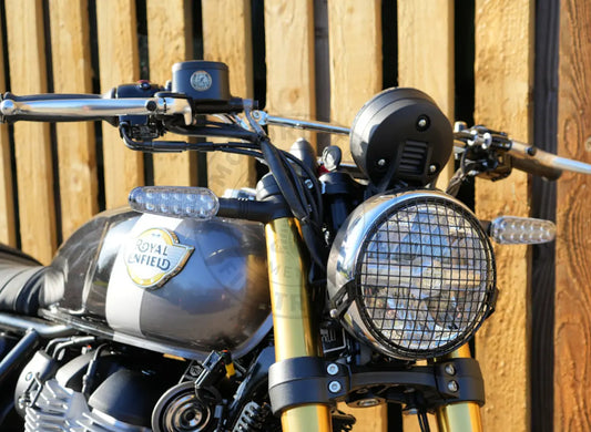 GRILLE DE PHARE NOIRE EN INOX – BEAR 650 Firstracer