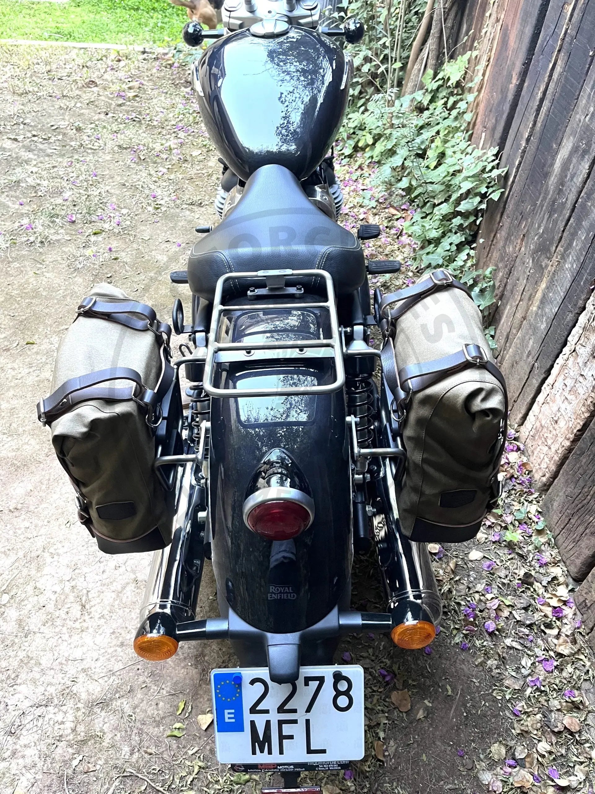 Platine porte-bagage noir satiné Poderosa – Royal Enfield Super Meteor 650 Firstracer