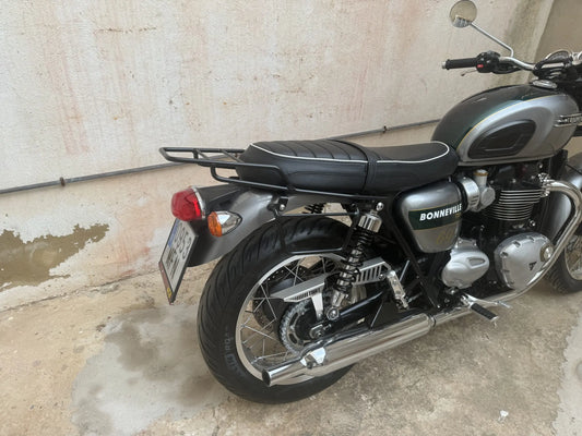 Porte-bagage noir satiné Poderosa – Triumph Bonneville / T100 / T120 Firstracer