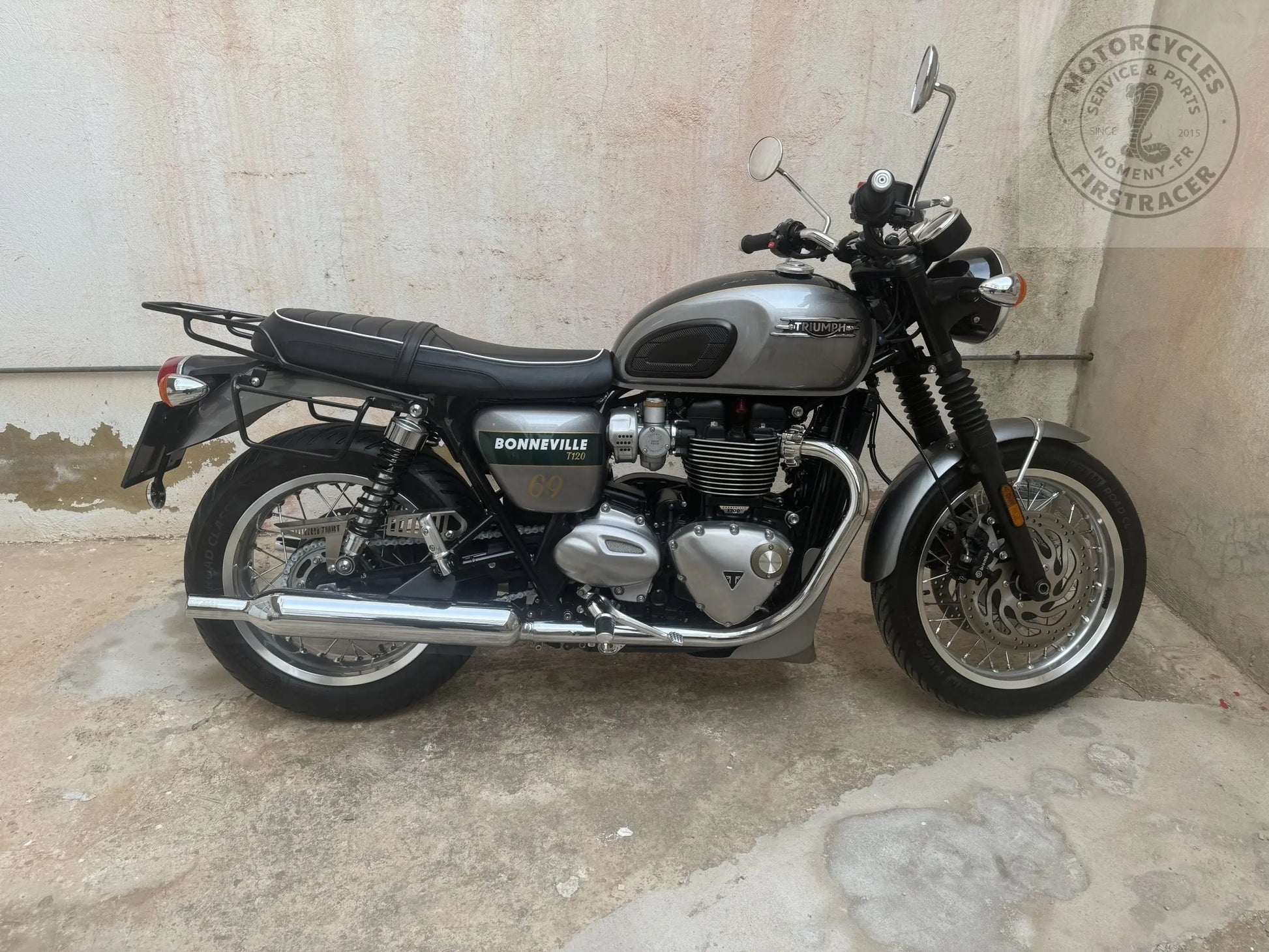 Porte-bagage noir satiné Poderosa – Triumph Bonneville / T100 / T120 Firstracer