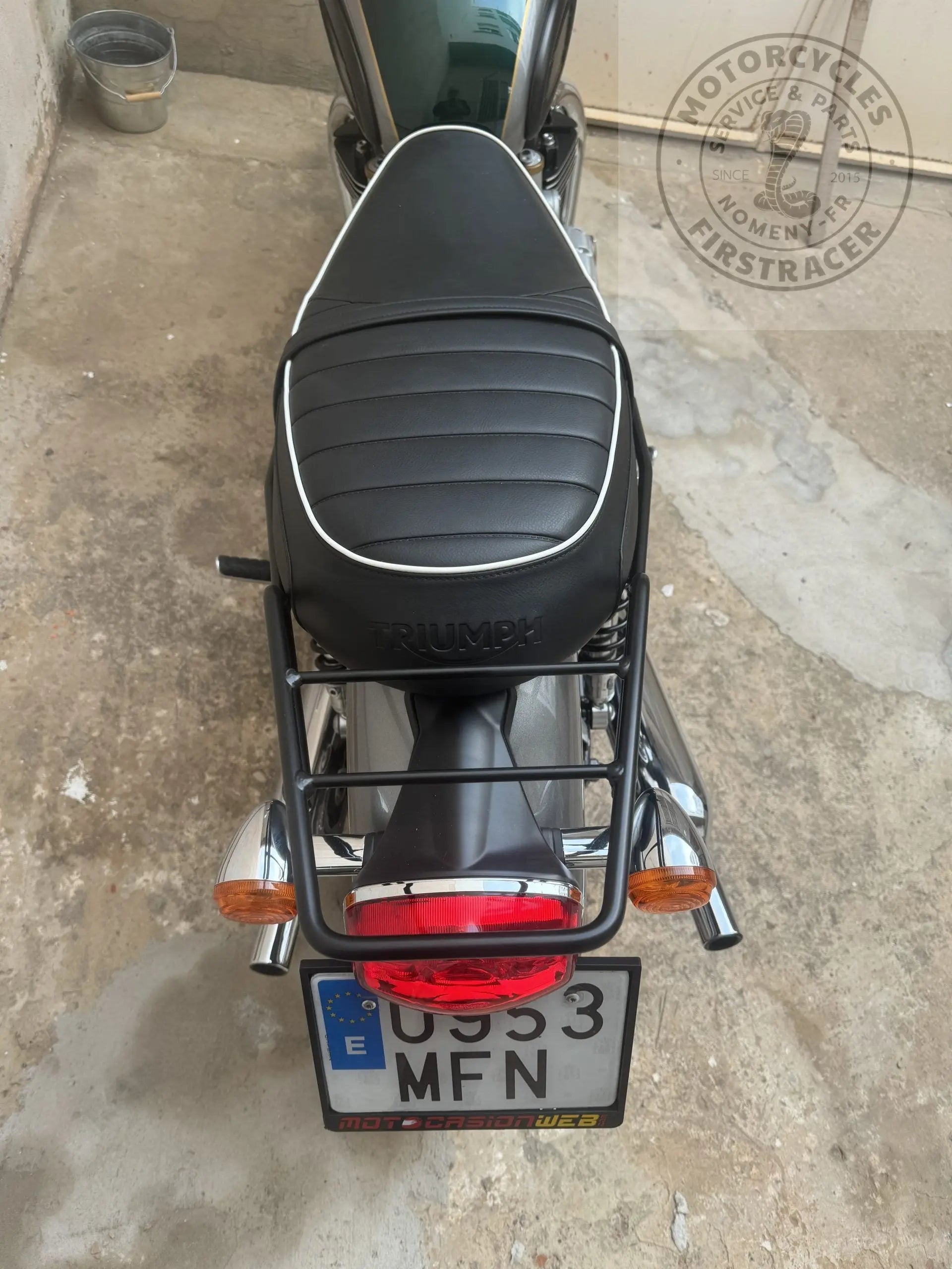 Porte-bagage noir satiné Poderosa – Triumph Bonneville / T100 / T120 Firstracer