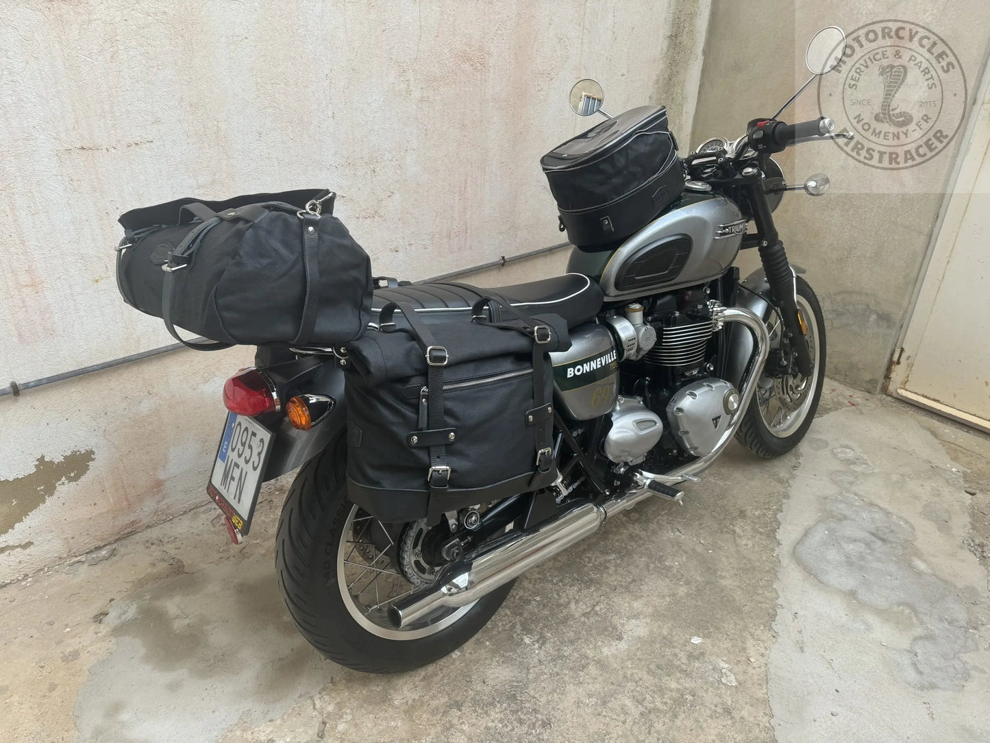 Porte-bagage noir satiné Poderosa – Triumph Bonneville / T100 / T120 Firstracer