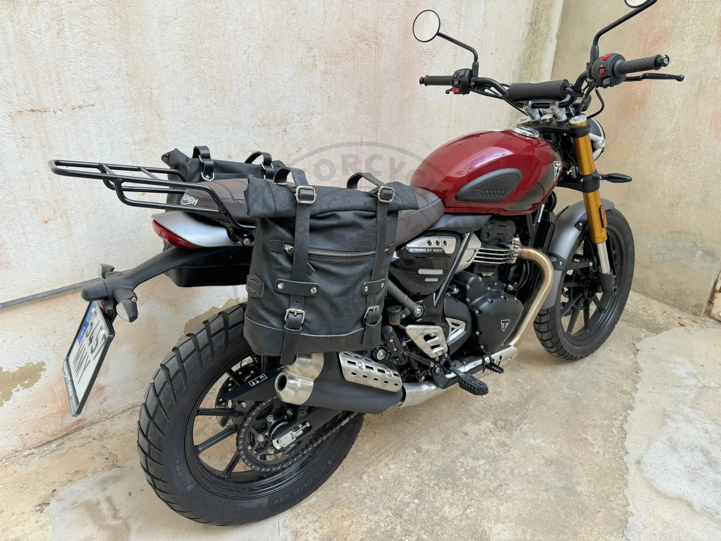 Porte-bagage noir satiné Poderosa – Triumph Scrambler 400X / Speed 400 Firstracer