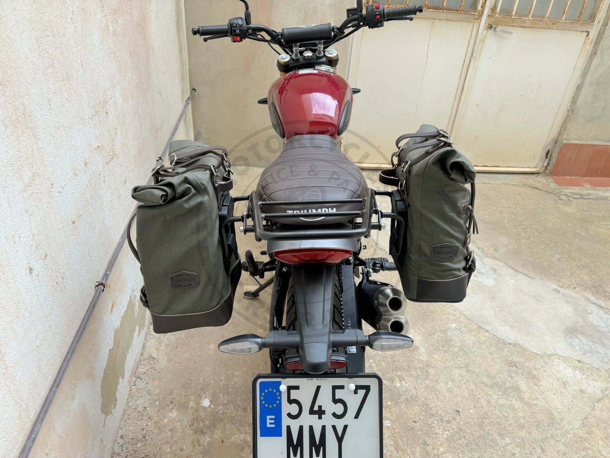 Porte-bagage noir satiné Poderosa – Triumph Scrambler 400X / Speed 400 Firstracer