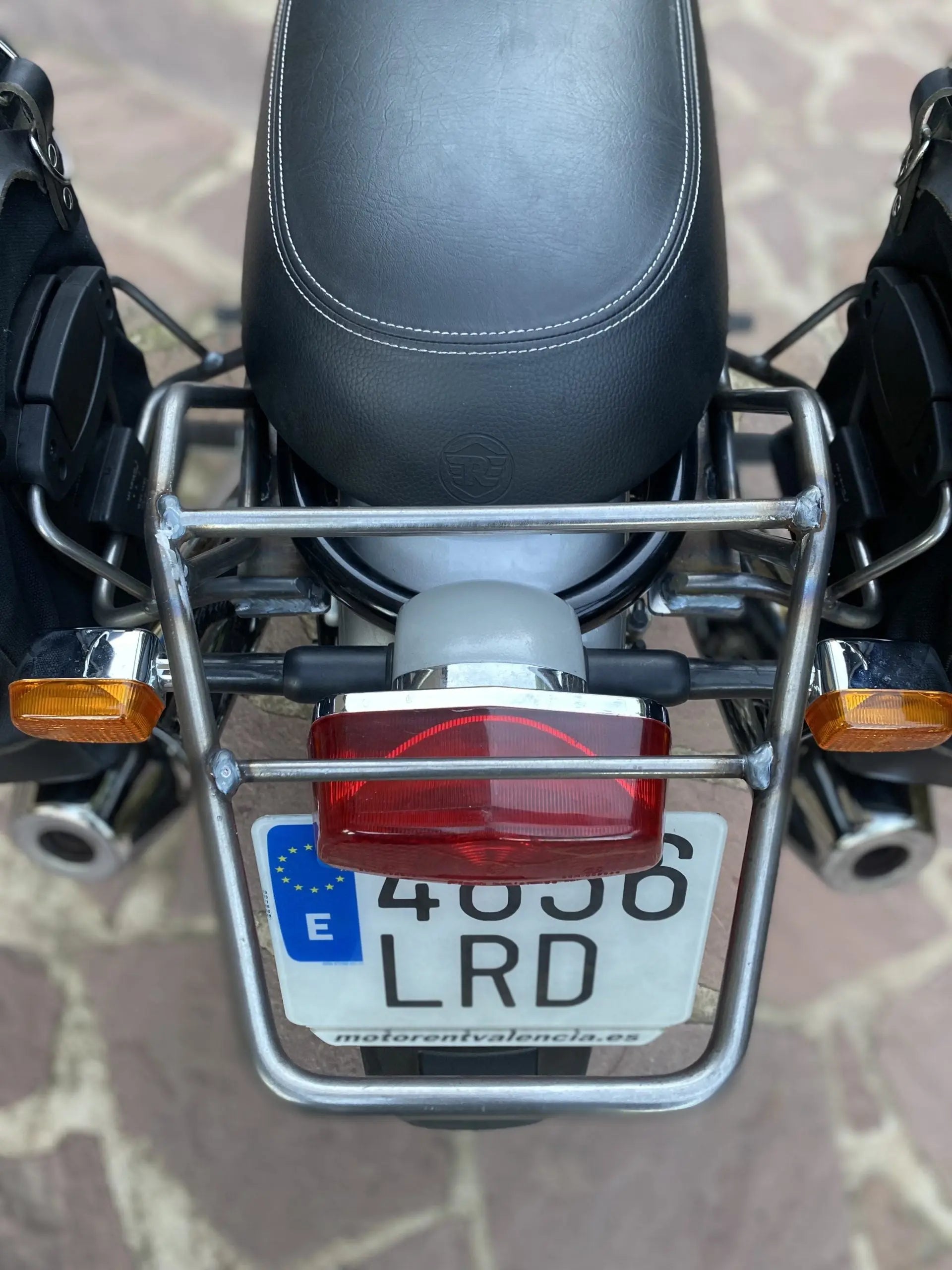 Porte-bagages noir Royal Enfield 650 – Noir satiné Firstracer