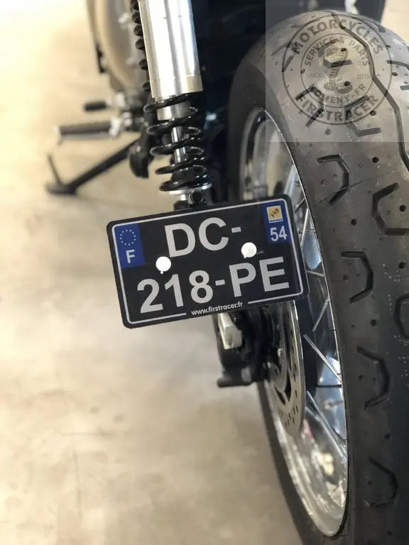 Porte plaque latéral + éclairage de plaque Triumph Firstracer