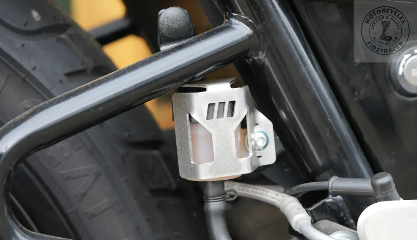 Protection de réservoir de frein arrière – Inox ou Noir – Royal Enfield Interceptor 650 Firstracer