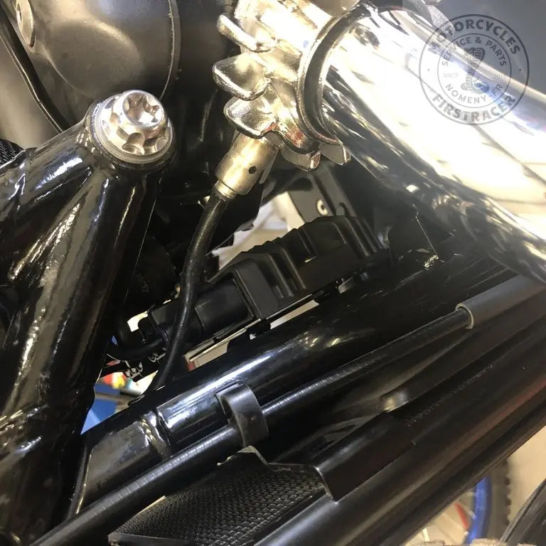 Support de régulateur Triumph T120 / T100 / Street Twin Firstracer (2016+) Firstracer