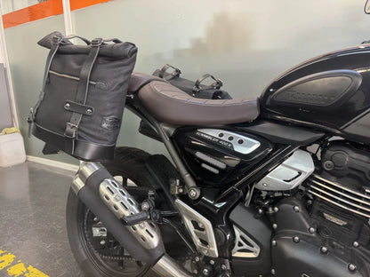 Support de sacoches Satin Black Poderosa – Triumph Scrambler 400X / Speed 400 (gauche + droite) Firstracer