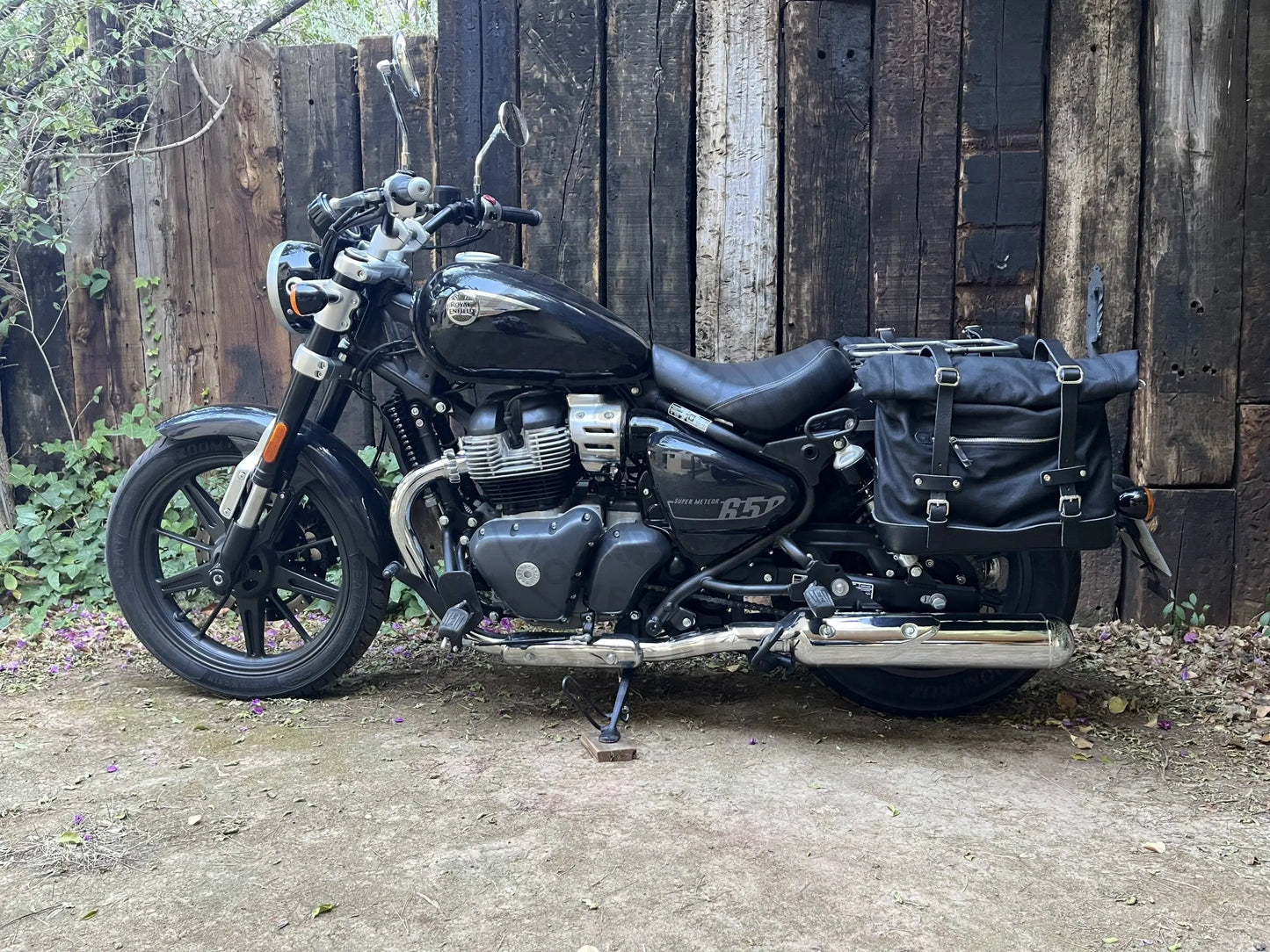 Support de sacoches noir satiné Poderosa – Royal Enfield Super Meteor 650 Firstracer