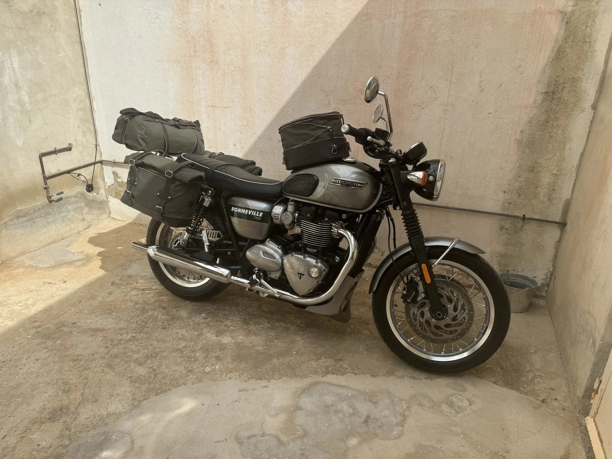 Supports de sacoches noir satiné Poderosa – Triumph Bonneville T120 (gauche + droite) Firstracer