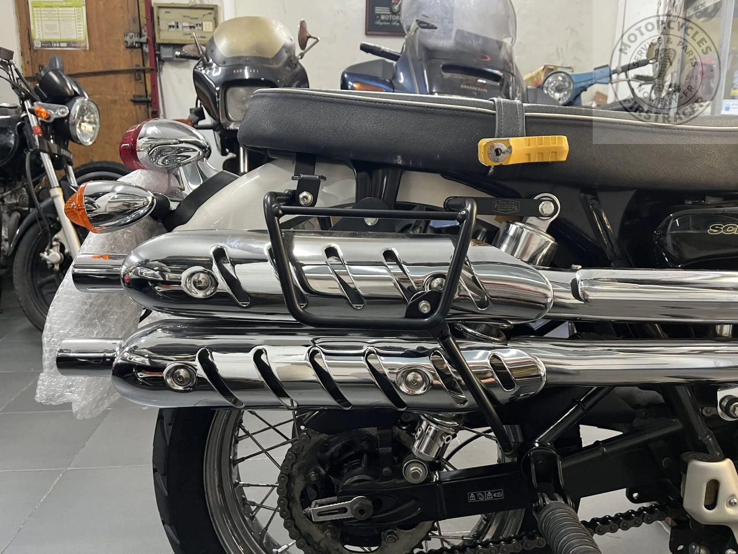 Supports de sacoches noir satiné Poderosa – Triumph Scrambler 900 (jusqu’à 2015) – Gauche + Droite Firstracer