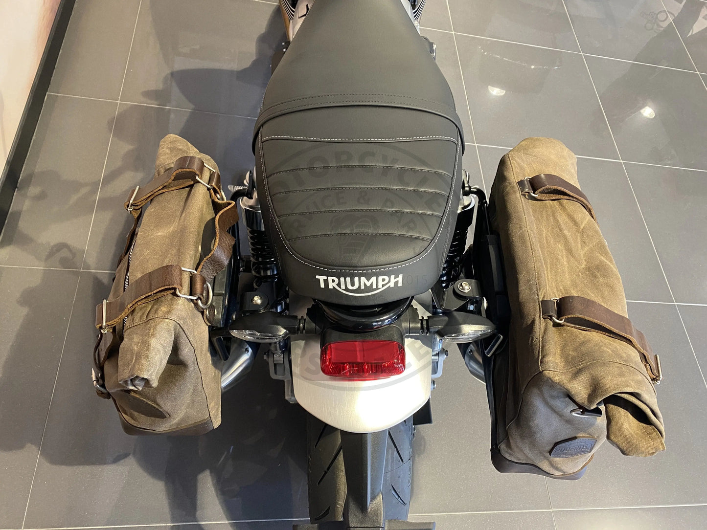 Supports de sacoches noir satiné Poderosa – Triumph Speed Twin 1200 / Thruxton 1200 (gauche + droite) Firstracer
