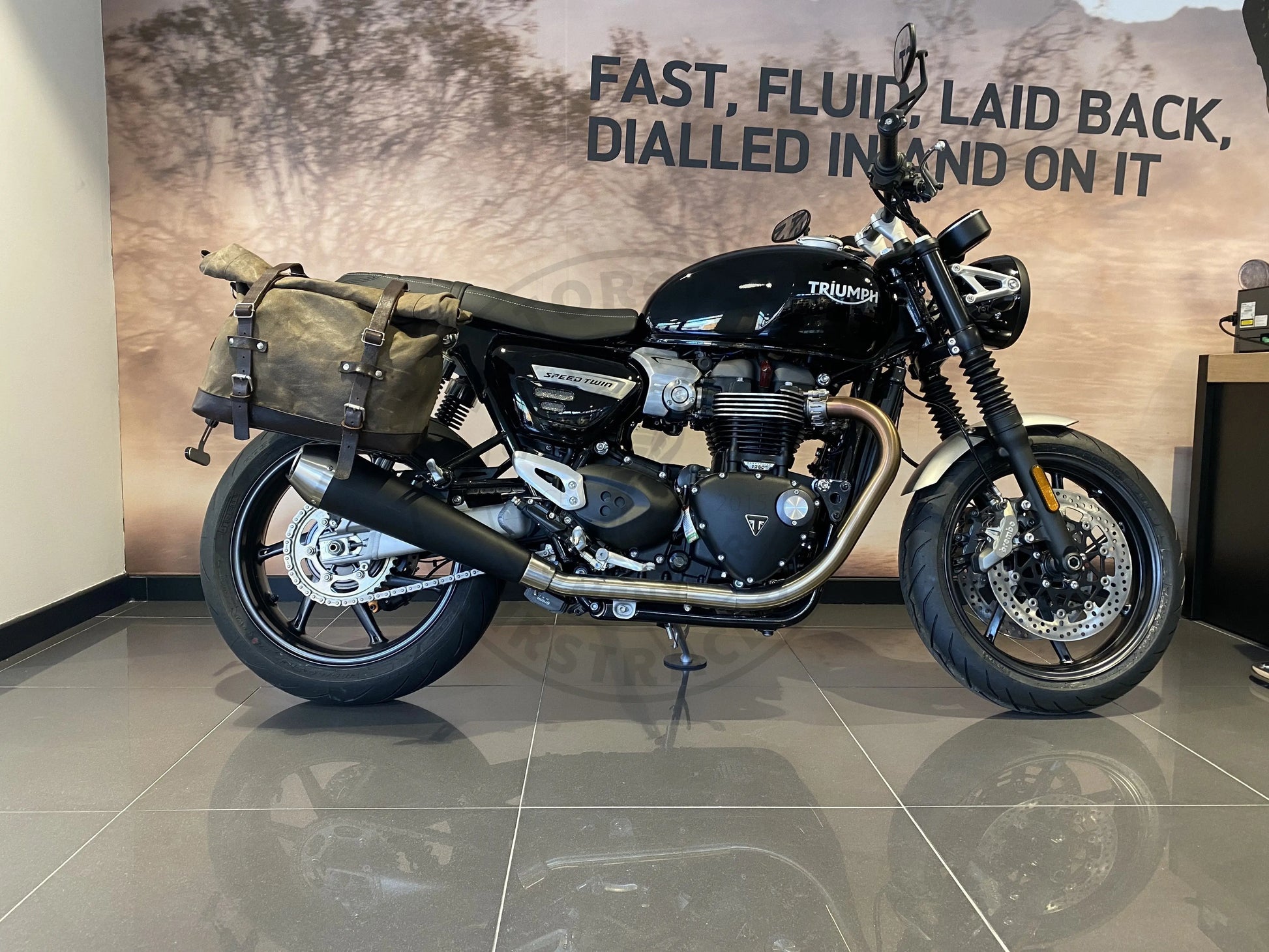 Supports de sacoches noir satiné Poderosa – Triumph Speed Twin 1200 / Thruxton 1200 (gauche + droite) Firstracer