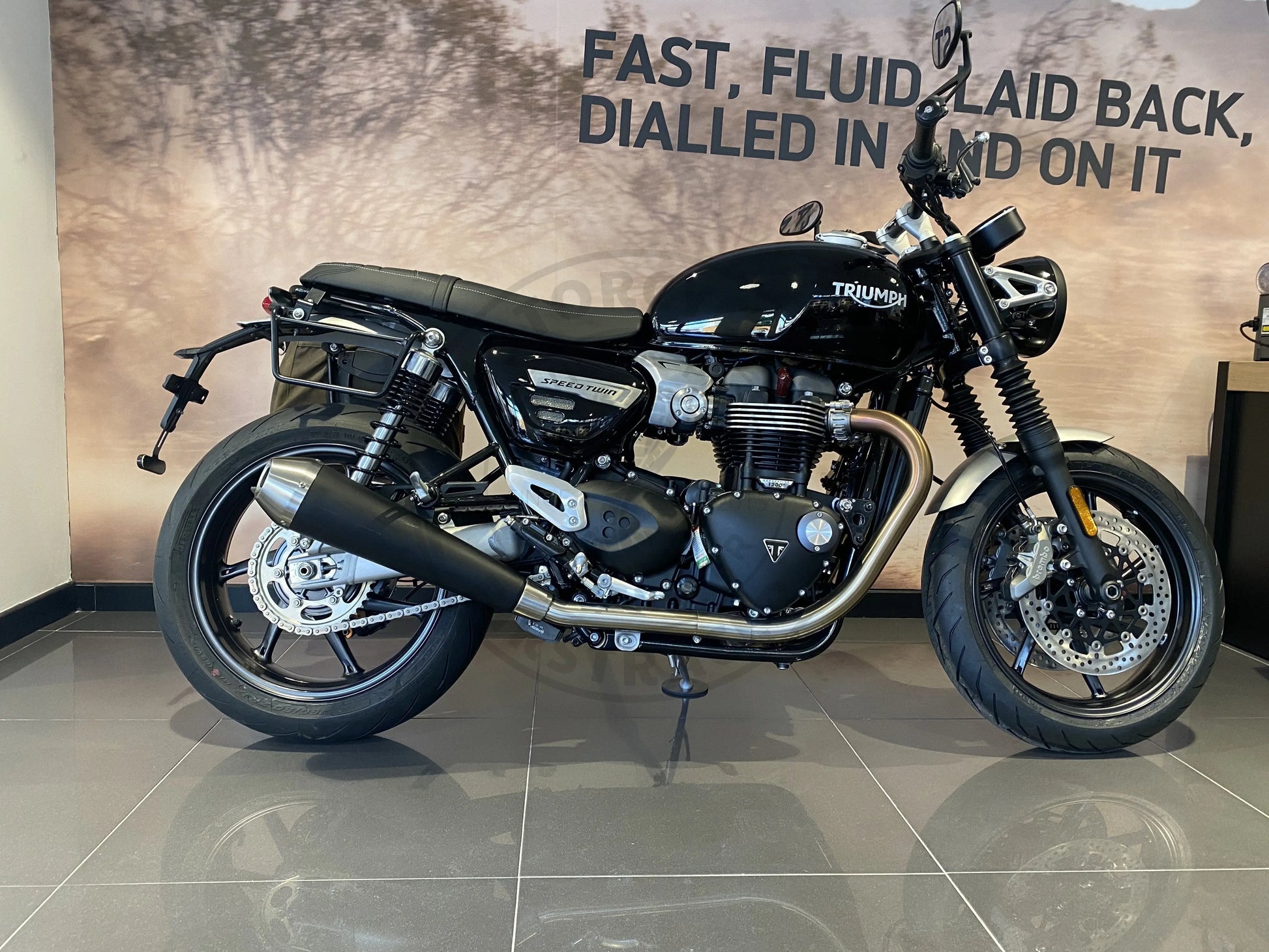Supports de sacoches noir satiné Poderosa – Triumph Speed Twin 1200 / Thruxton 1200 (gauche + droite) Firstracer