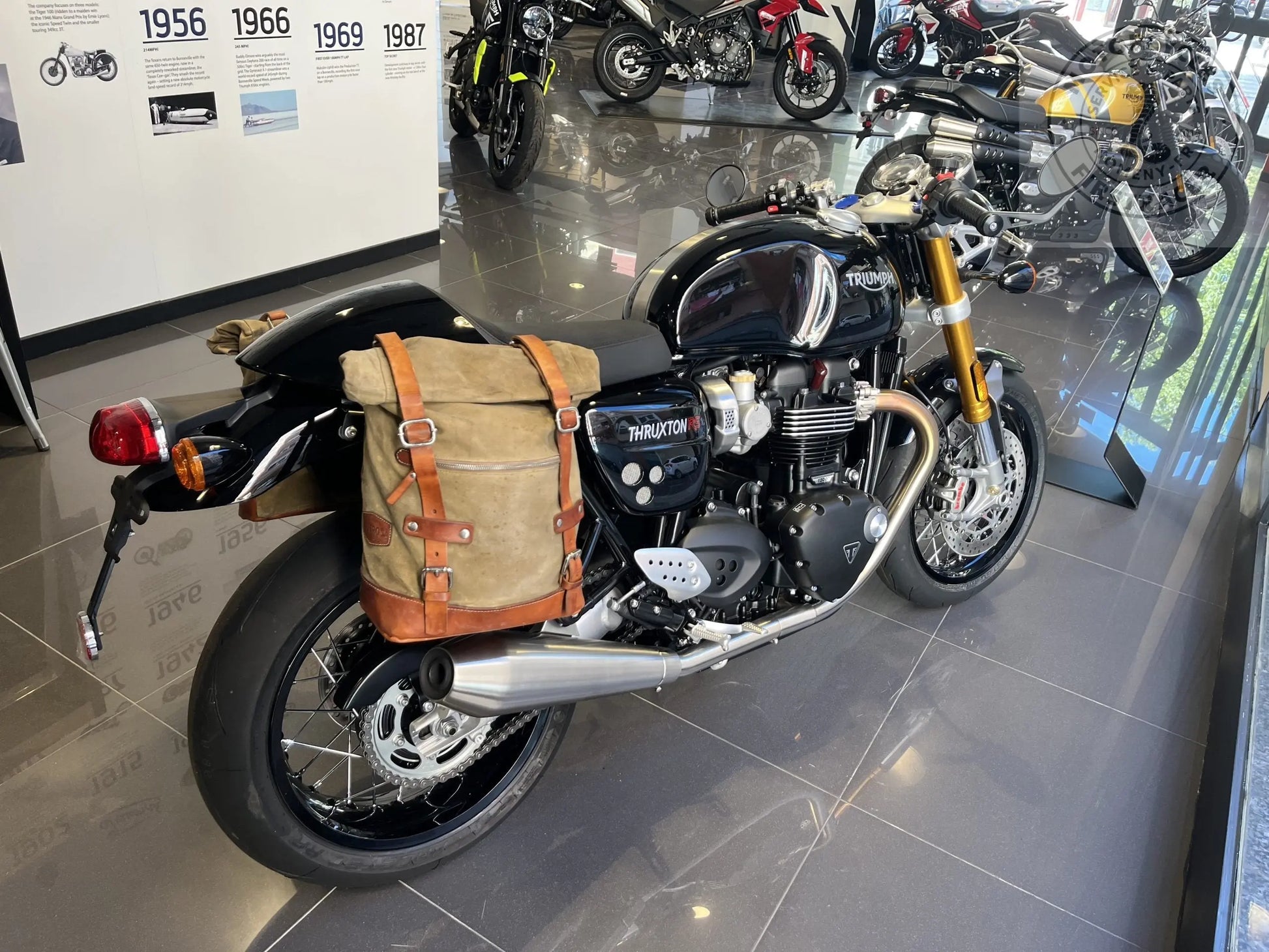 Supports de sacoches noir satiné Poderosa – Triumph Speed Twin 1200 / Thruxton 1200 (gauche + droite) Firstracer