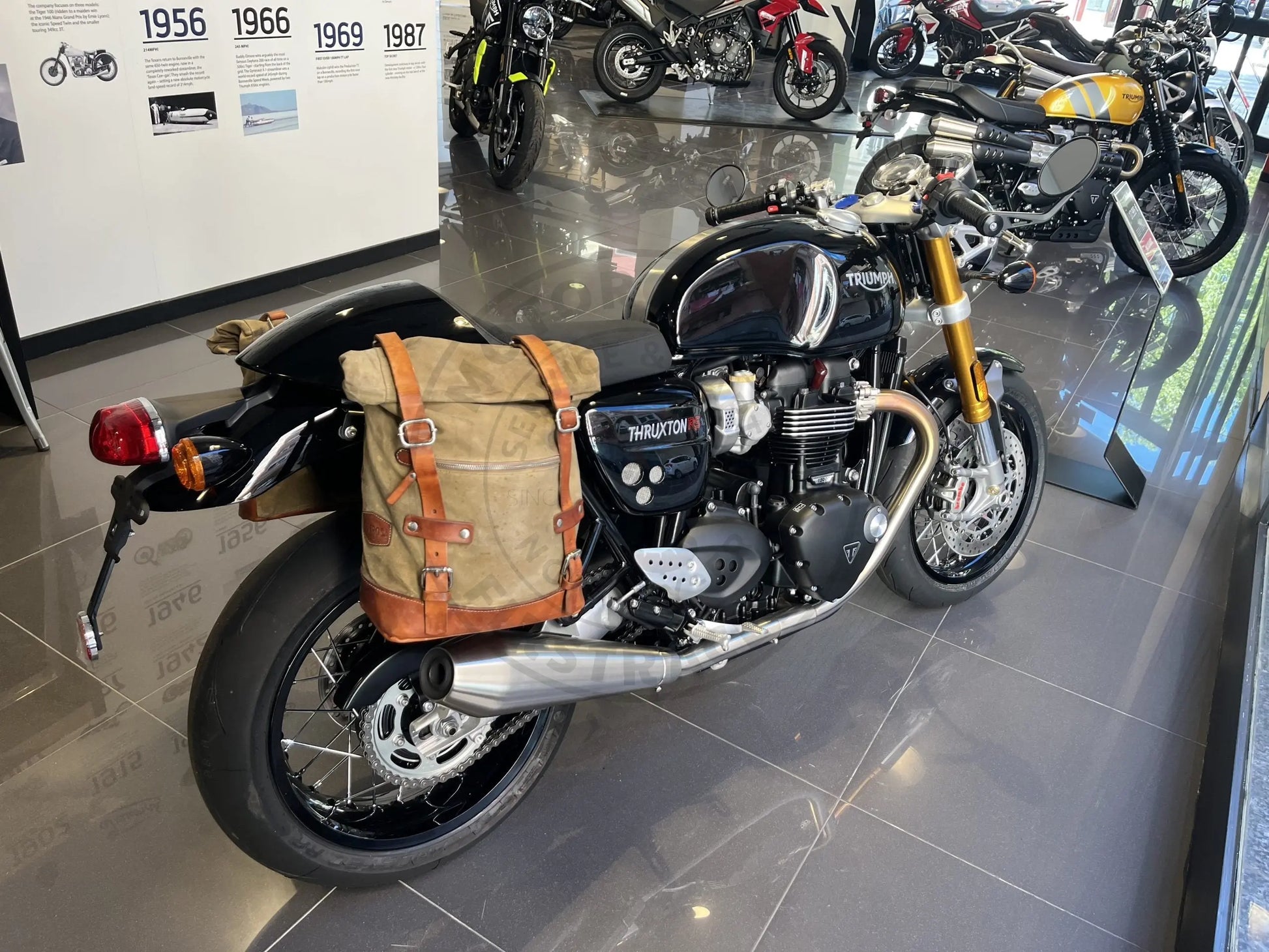 Supports de sacoches noir satiné Poderosa – Triumph Speed Twin 1200 / Thruxton 1200 (gauche + droite) Firstracer