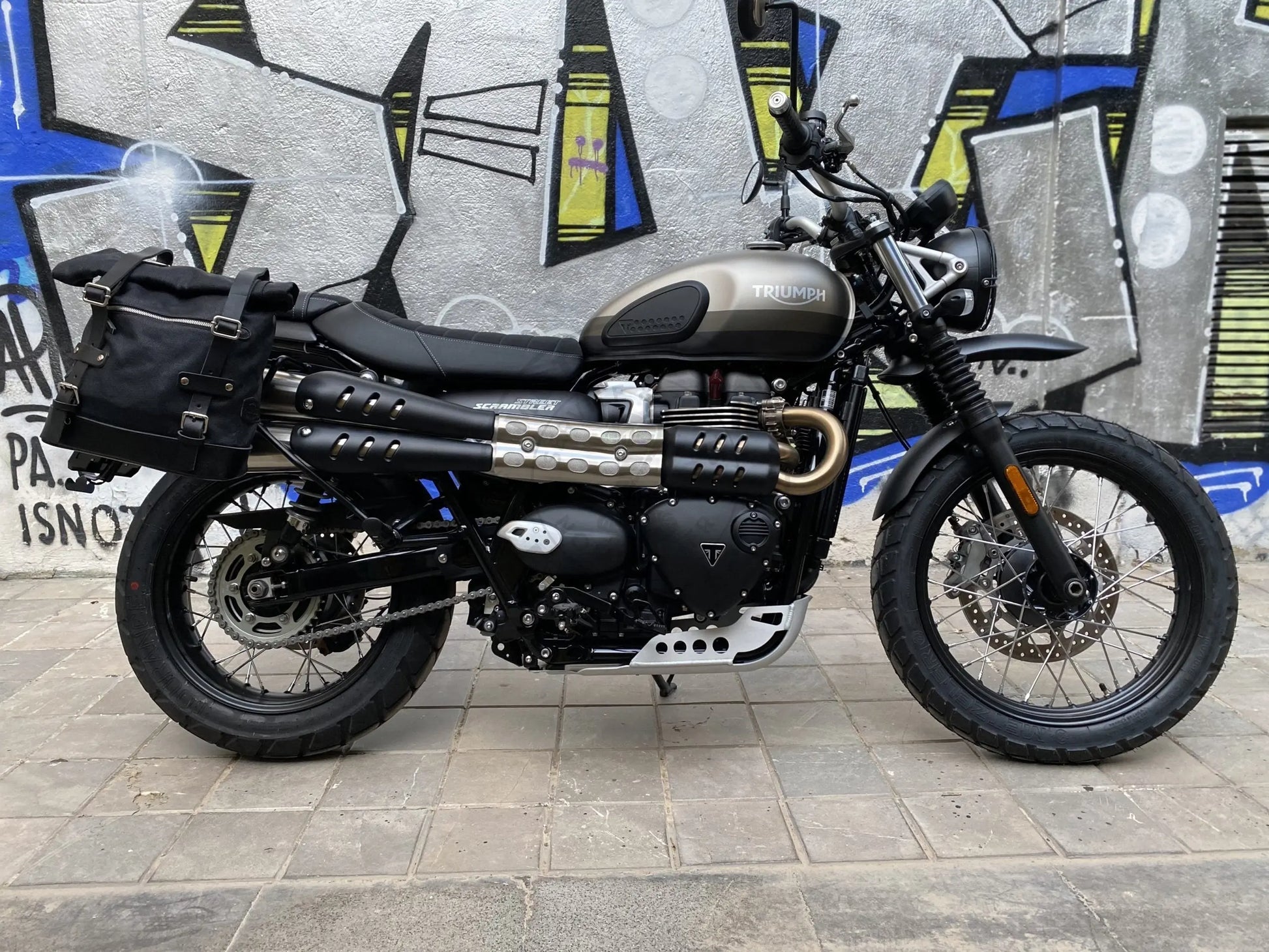 Supports de sacoches noir satiné Poderosa – Triumph Street Scrambler 900 / Scrambler 900 (gauche + droite) Firstracer