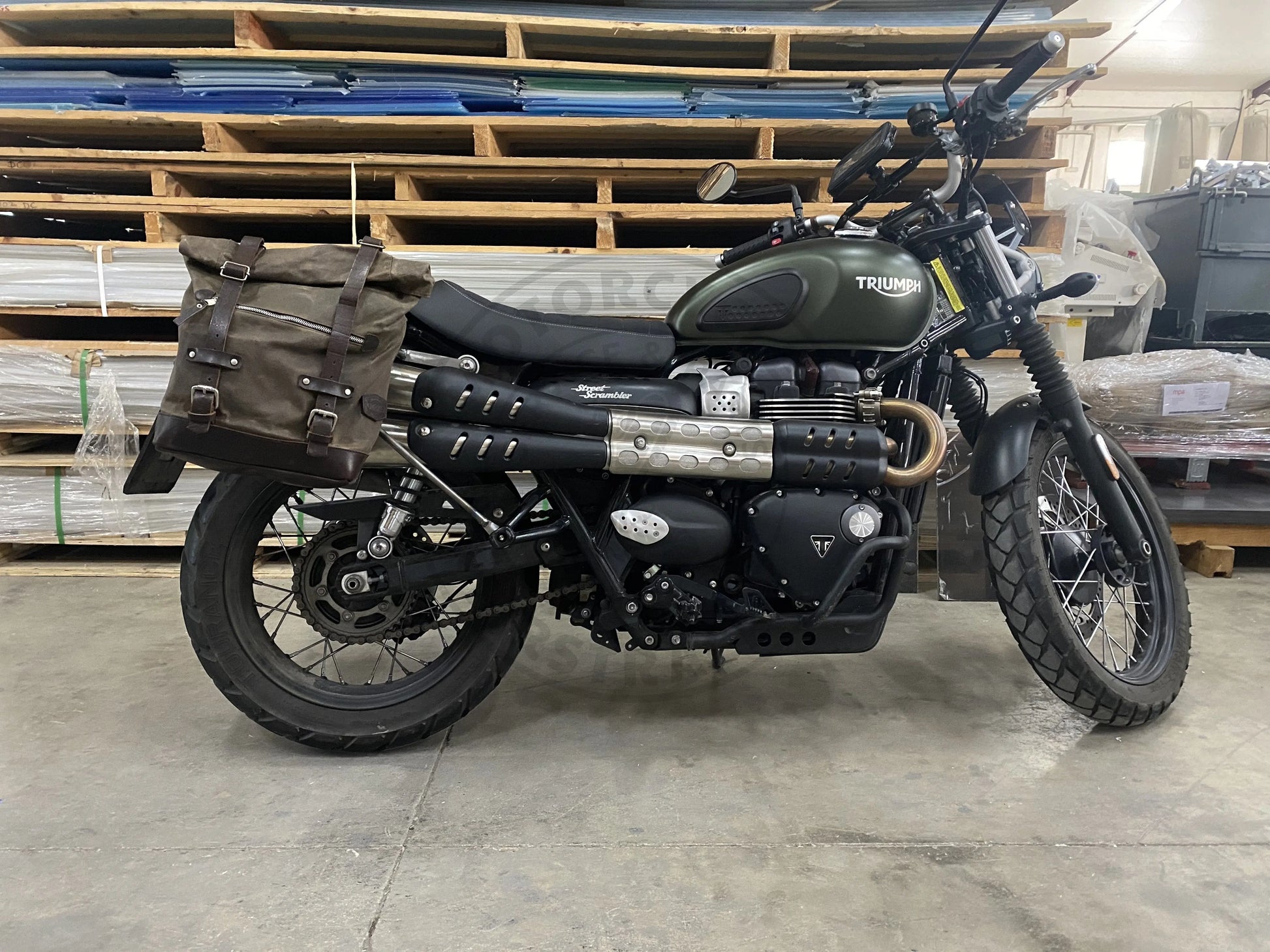 Supports de sacoches noir satiné Poderosa – Triumph Street Scrambler 900 / Scrambler 900 (gauche + droite) Firstracer