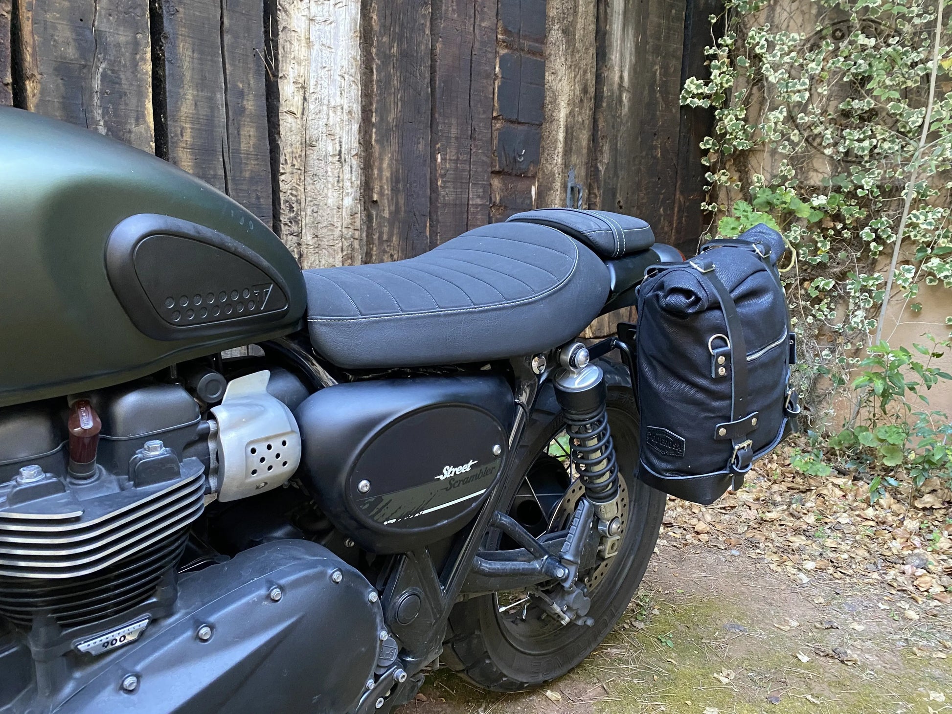 Supports de sacoches noir satiné Poderosa – Triumph Street Twin 900 / Speed Twin 900 (gauche + droite) Firstracer