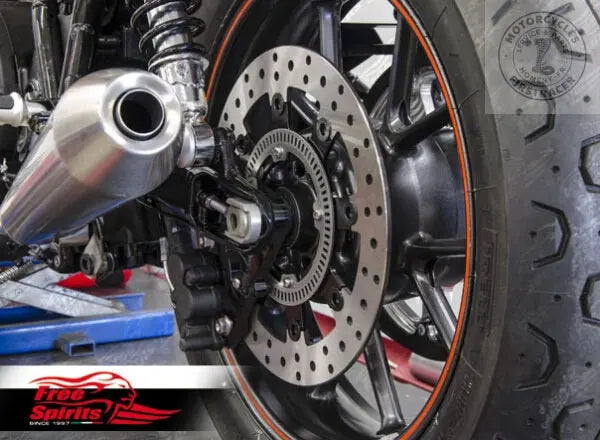 TRIUMPH STREET TWIN & STREET CUP – KIT DISQUE DE FREIN ARRIÈRE FLOTTANT ET PLAQUETTES CODE 305305WK Firstracer