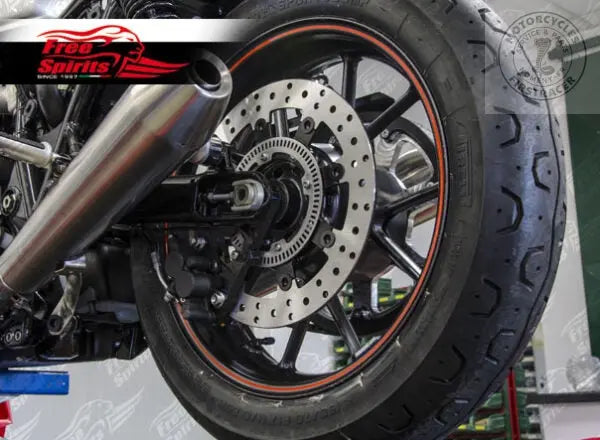 TRIUMPH STREET TWIN & STREET CUP – KIT DISQUE DE FREIN ARRIÈRE FLOTTANT ET PLAQUETTES CODE 305305WK Firstracer